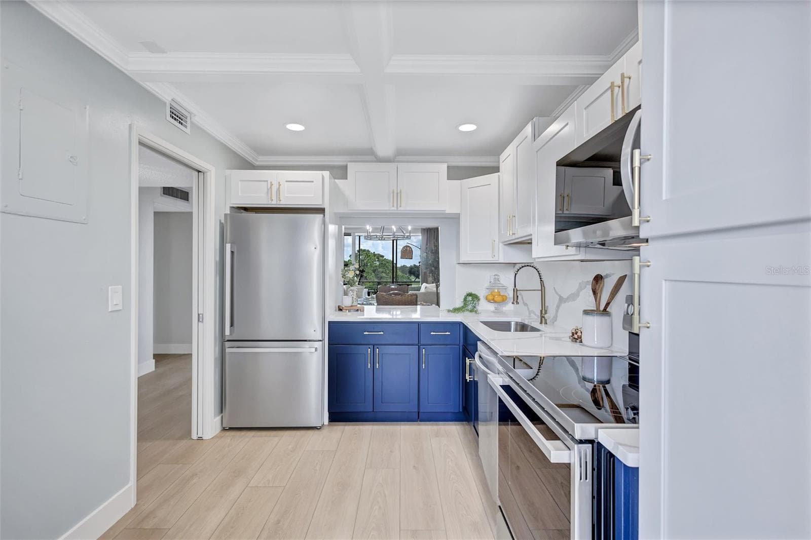 Condominium at 7461 W COUNTRY CLUB DR N #408, SARASOTA, photo 19 of 73