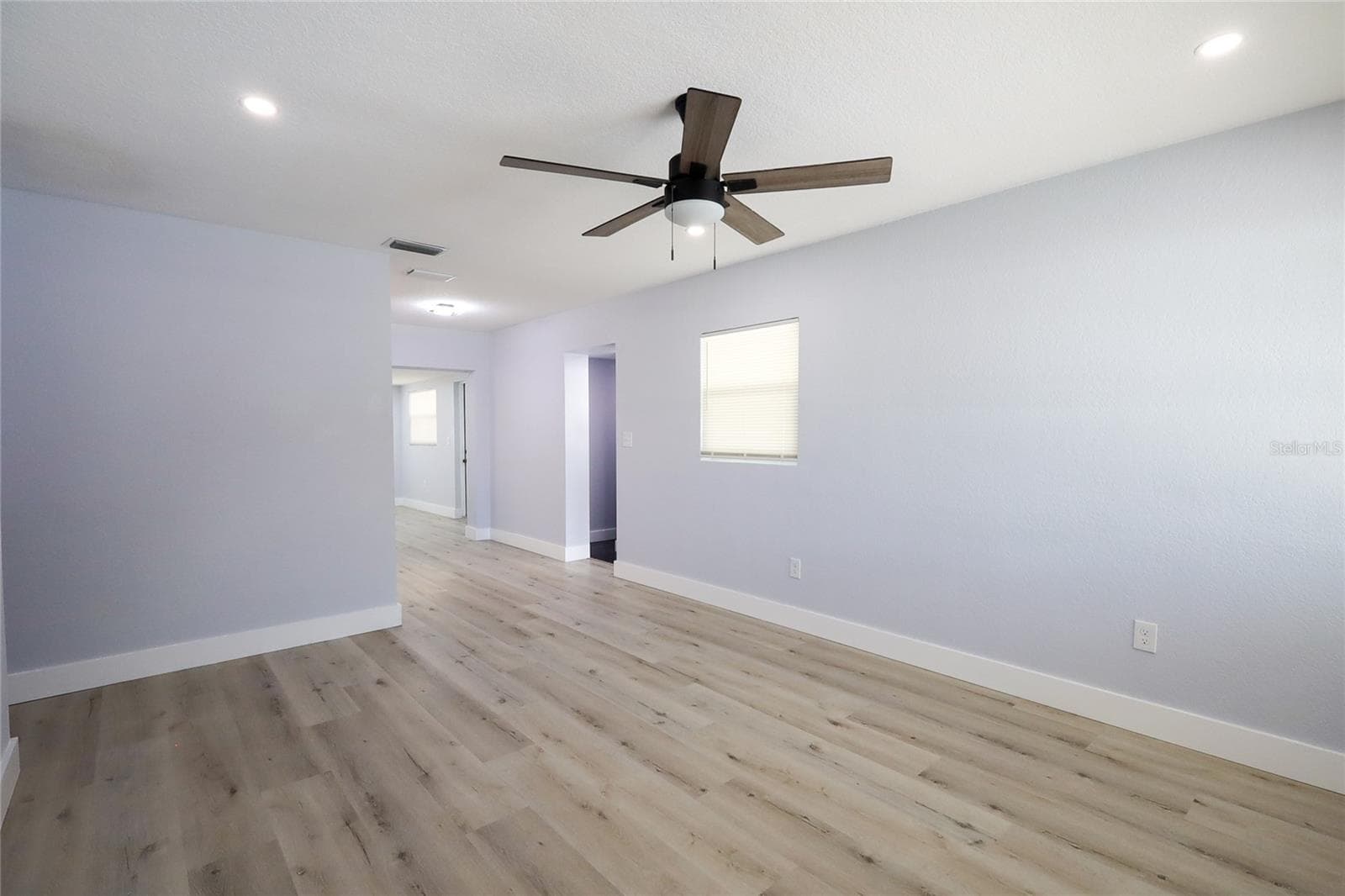 Single Family Residence at 431 HAMPTON AVE, LAKELAND, photo 7 of 36