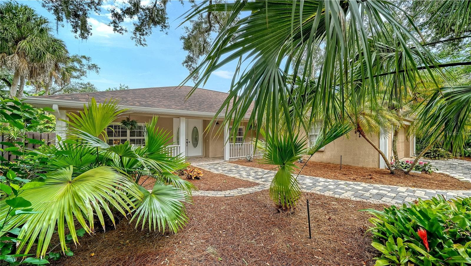 Paver brick drive and walk-ways - 2166 SYLVAN LEA DR, SARASOTA