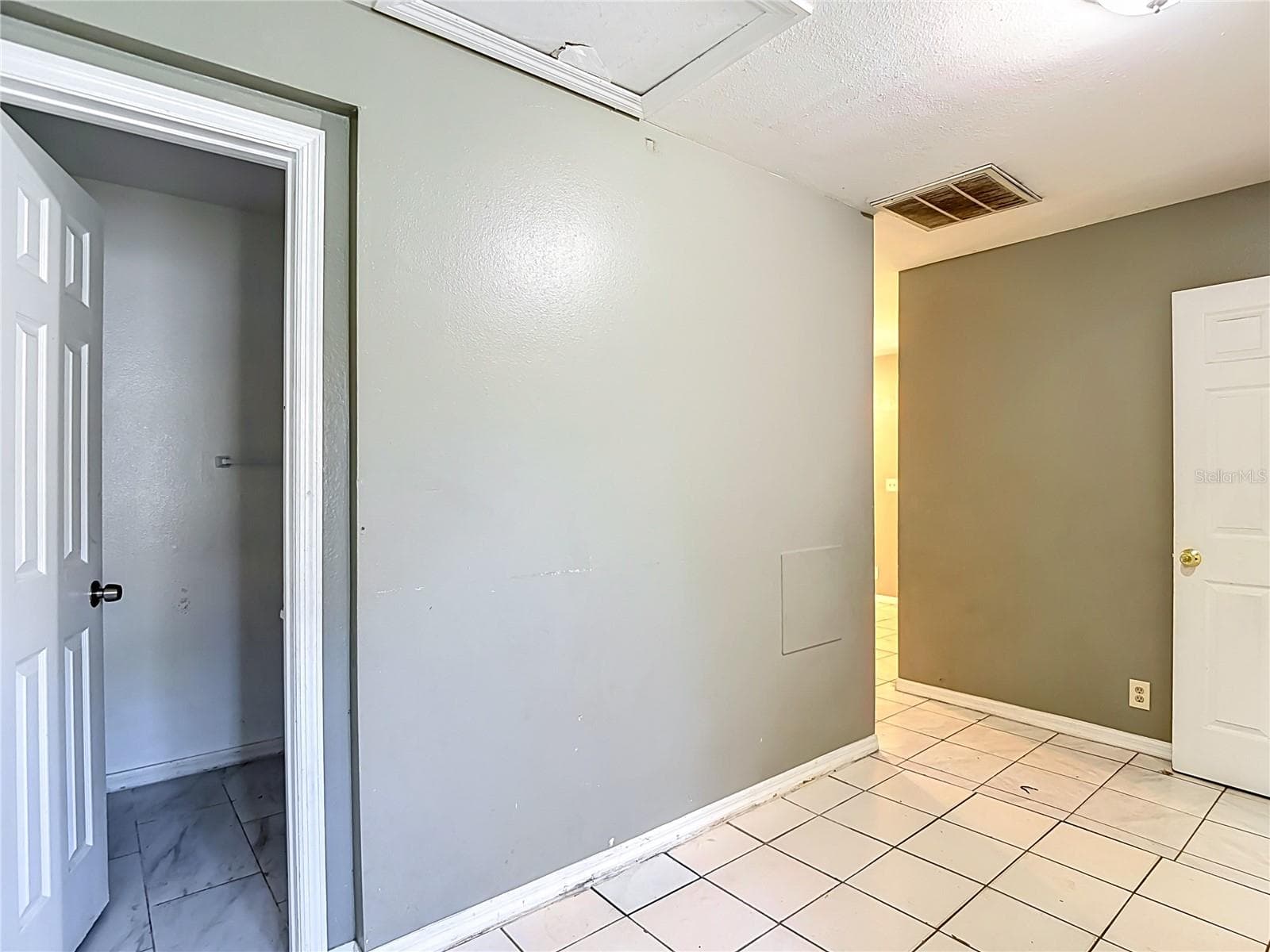 Single Family Residence at 8410 N SEMMES ST, TAMPA, photo 9 of 25