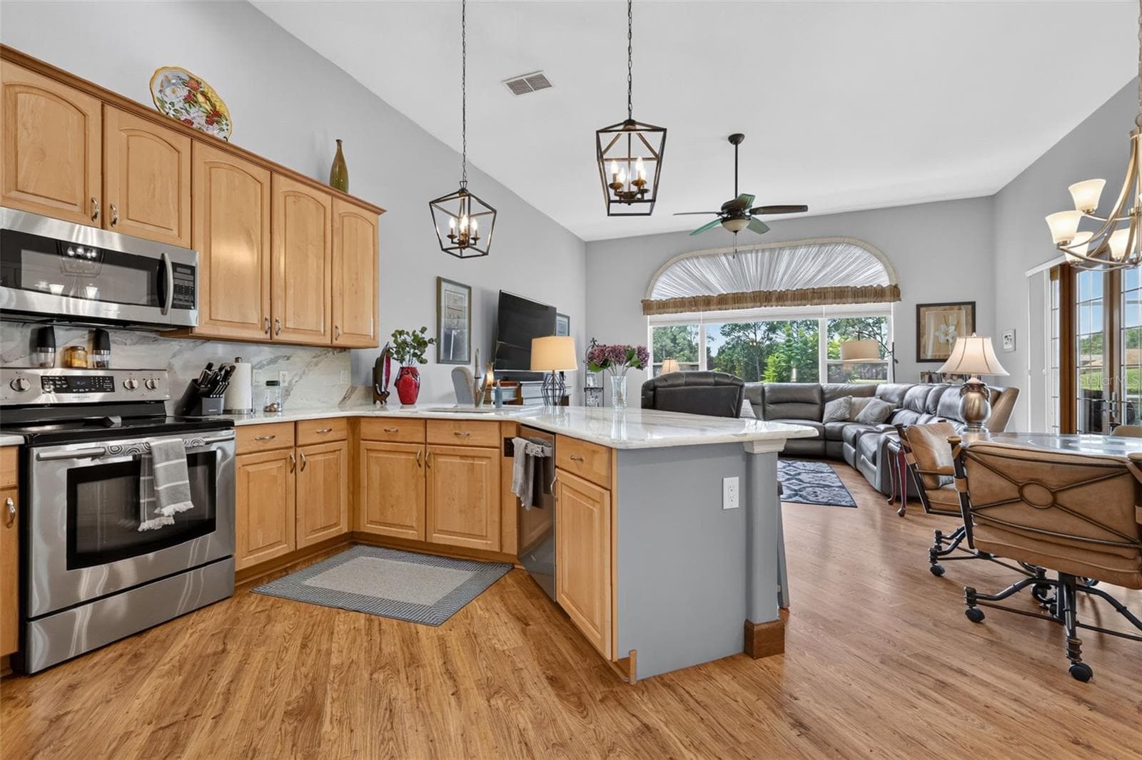 Single Family Residence at 9036 LAUREL RIDGE DR, MOUNT DORA, photo 13 of 45