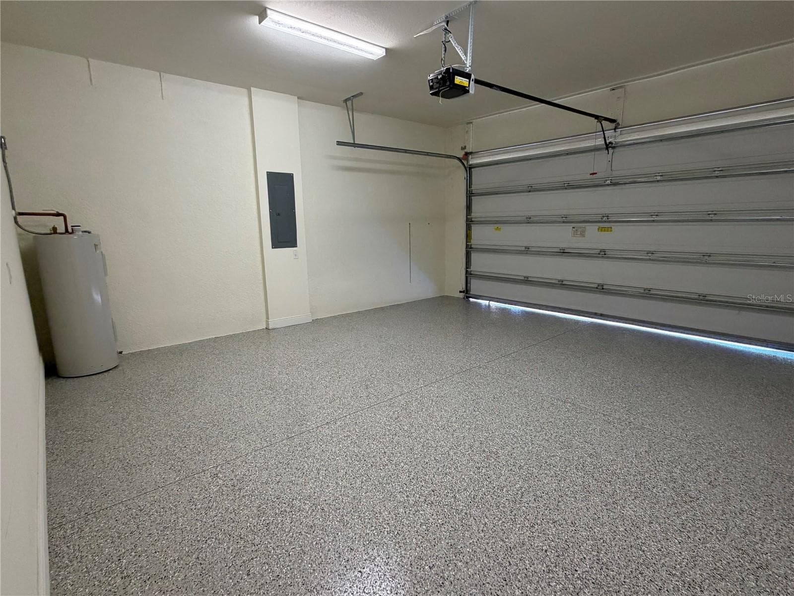 New epoxy coated flooring - 23781 WAVERLY CIR, VENICE