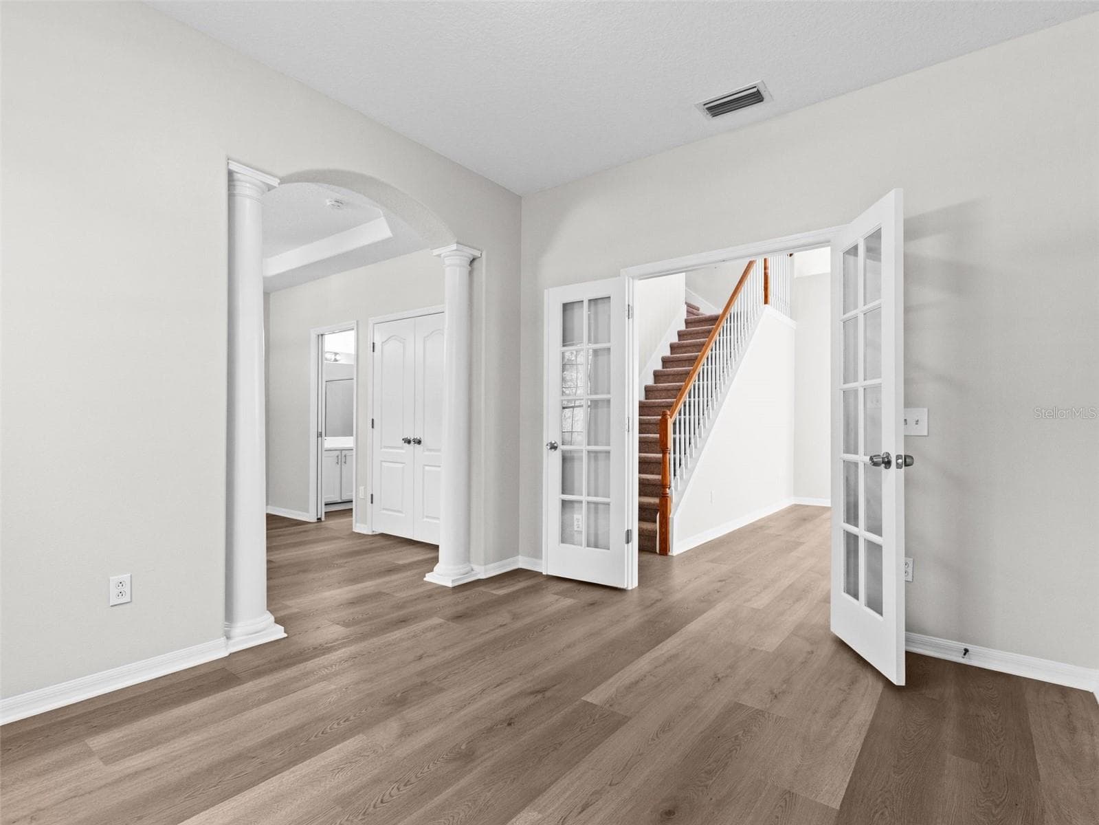 Primary bedroom en suite with den and double door entry - 17912 HAVENVIEW LN, LUTZ