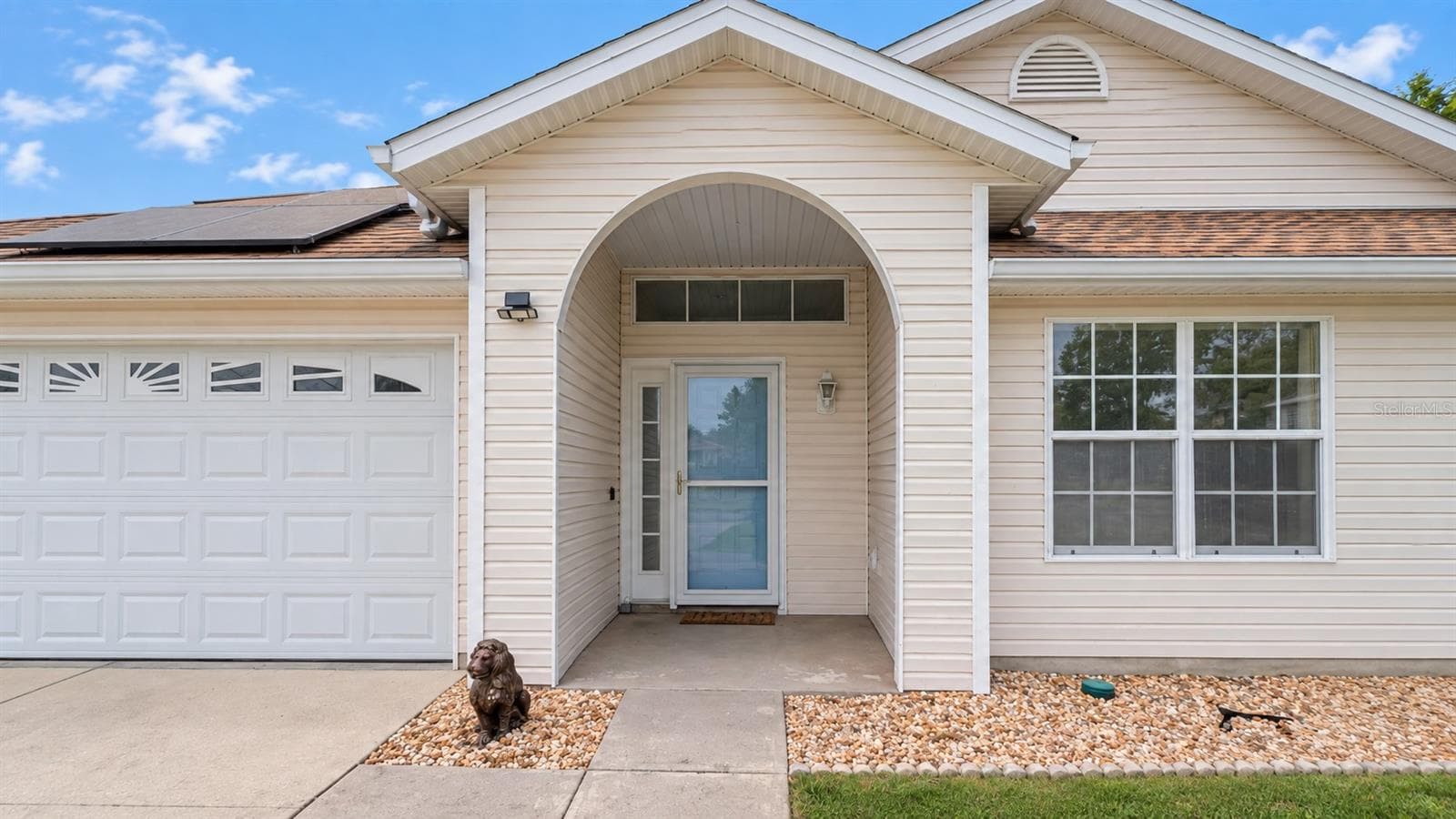 Pretty entrance to greet guests. Covered for protection from the rain. - 6501 SW 84TH PLACE RD, OCALA