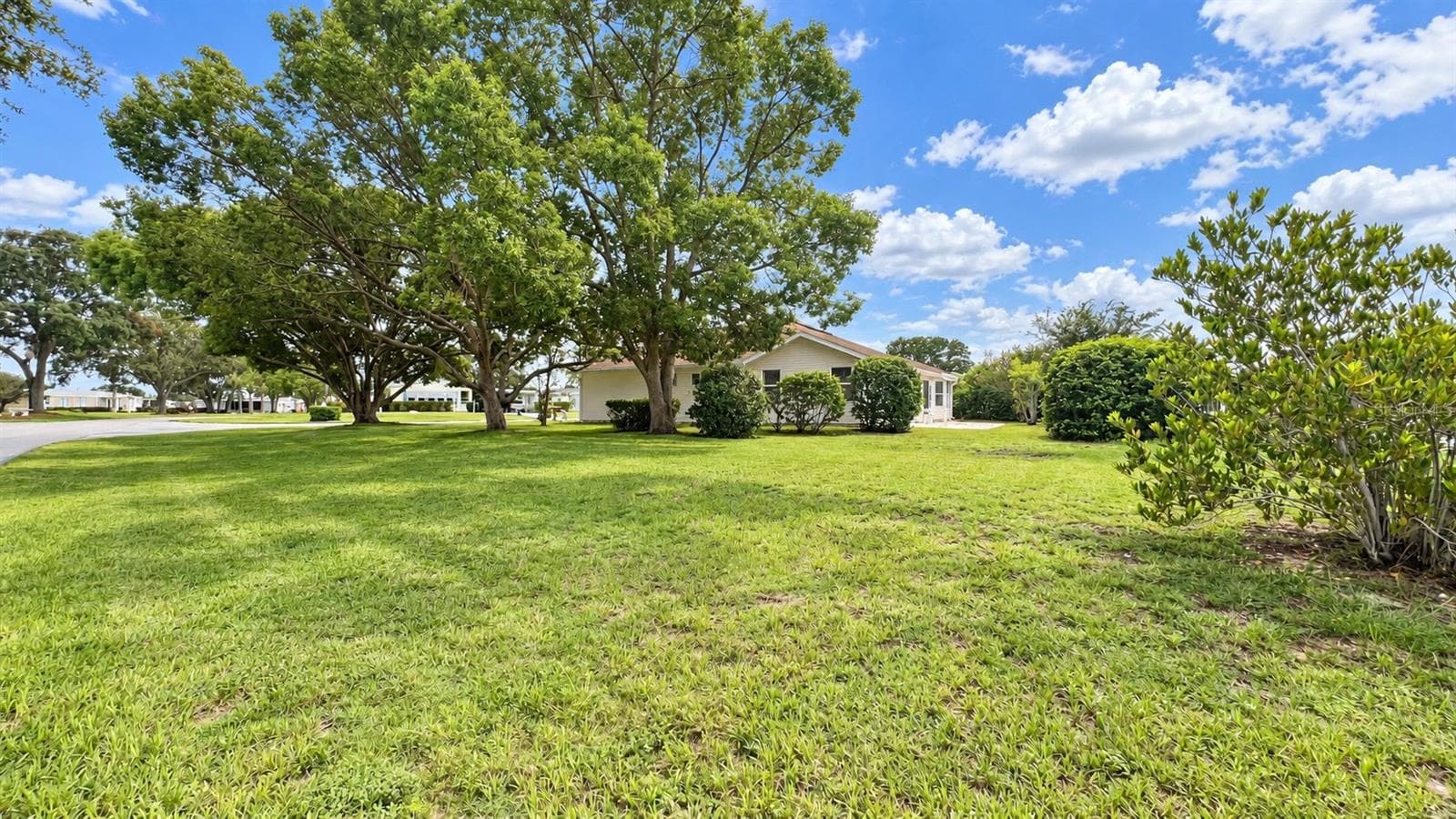 CORNER lot with large yard for more privacy. - 6501 SW 84TH PLACE RD, OCALA