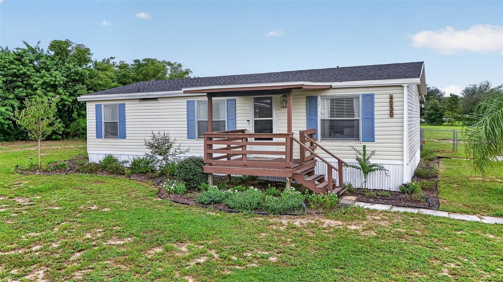Manufactured Home at 4030 ROLLING HILLS CT W, LAKE WALES, photo 2 of 48