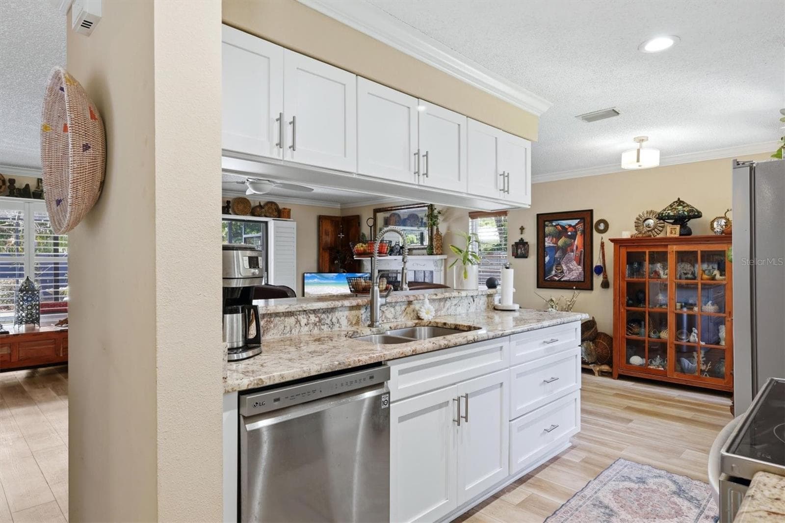 Kitchen Granite counter tops - 3828 EASTON ST, SARASOTA