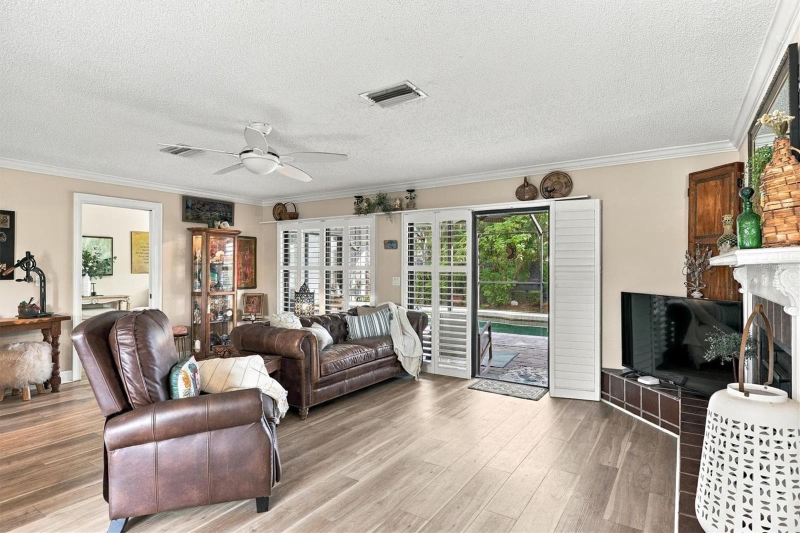 Great Room Slider to lanai. Plantation shutter - 3828 EASTON ST, SARASOTA