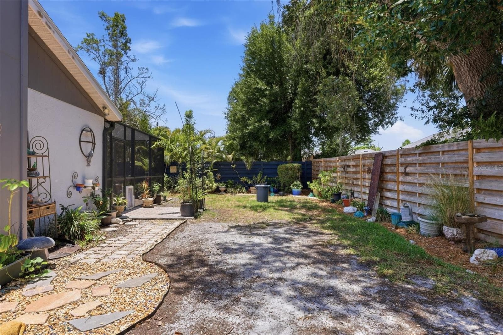 Side Yard Fenced - 3828 EASTON ST, SARASOTA