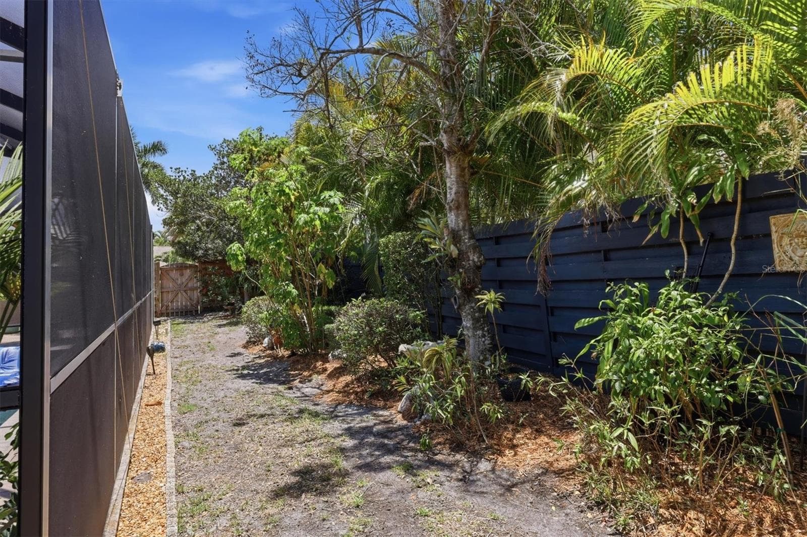 Back yard all fences in - 3828 EASTON ST, SARASOTA