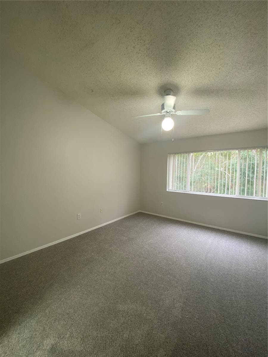 Townhouse at 8547 HUNTERS KEY CIR, TAMPA, photo 13 of 25