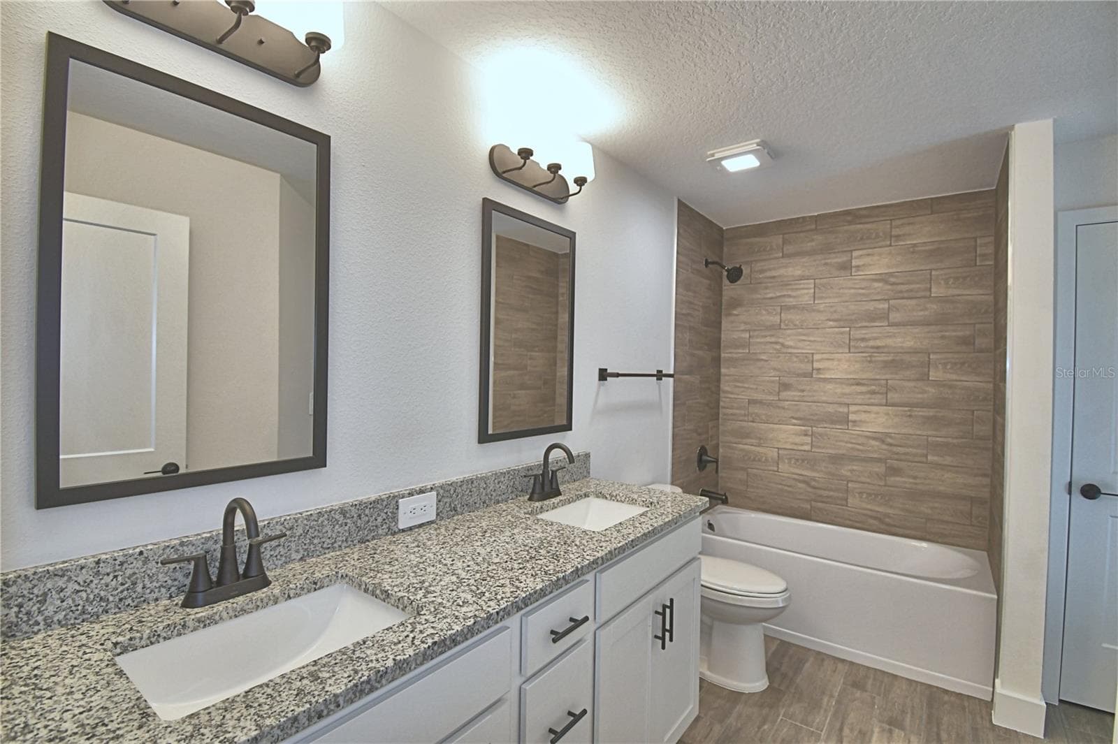 Single Family Residence at 5421 WATERSIDE DR, AUBURNDALE, photo 29 of 71