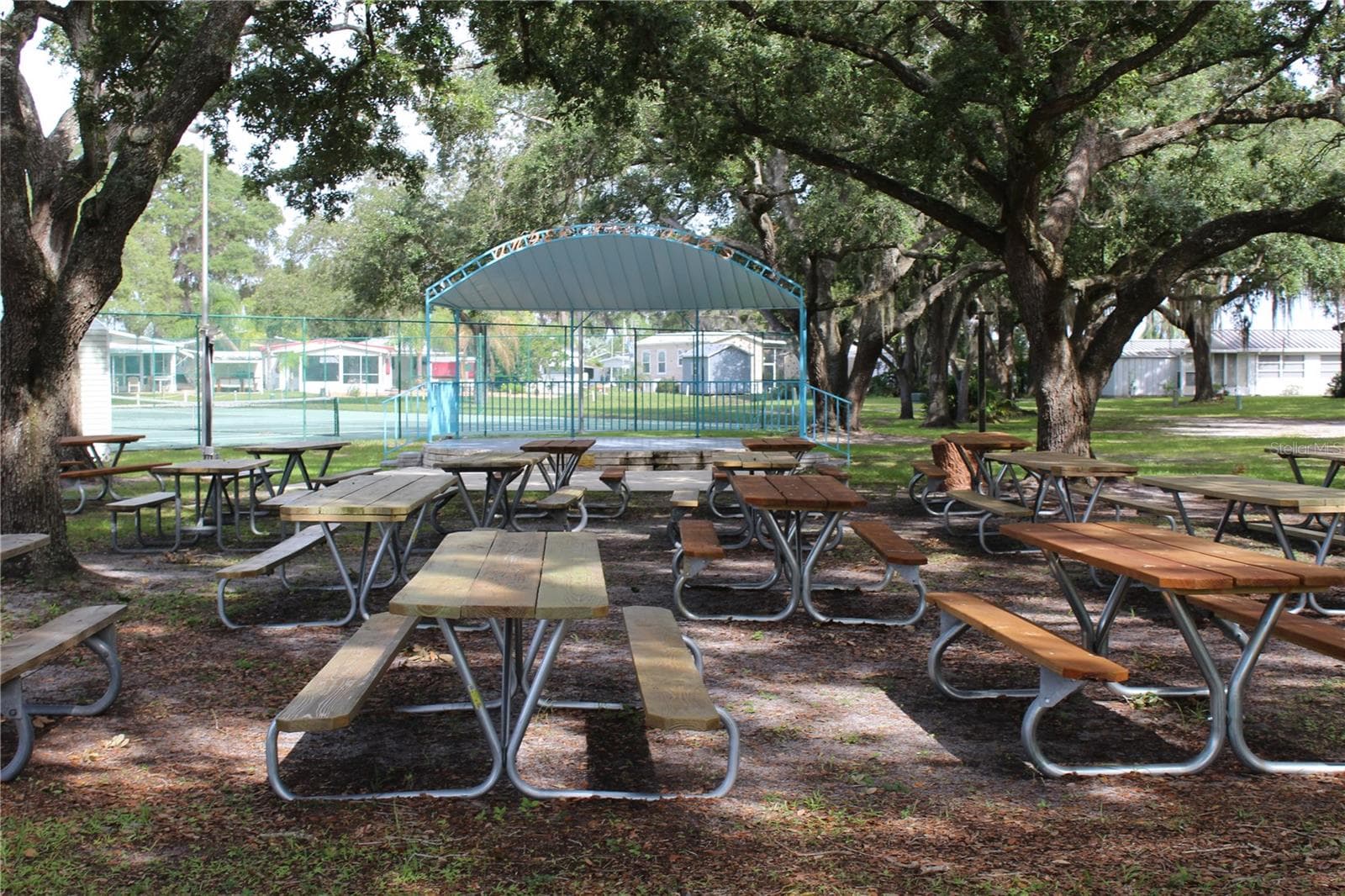 Picnic Area - 12 SADDLEBAG TRL, LAKE WALES