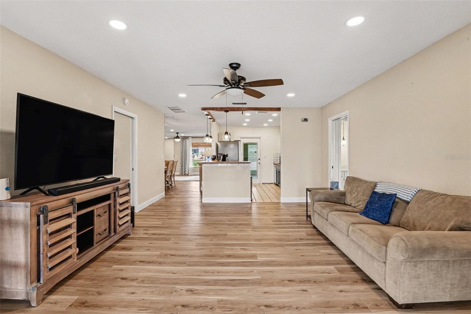 Single Family Residence at 385 CLUB MANOR DR, SUN CITY CENTER, photo 2 of 32