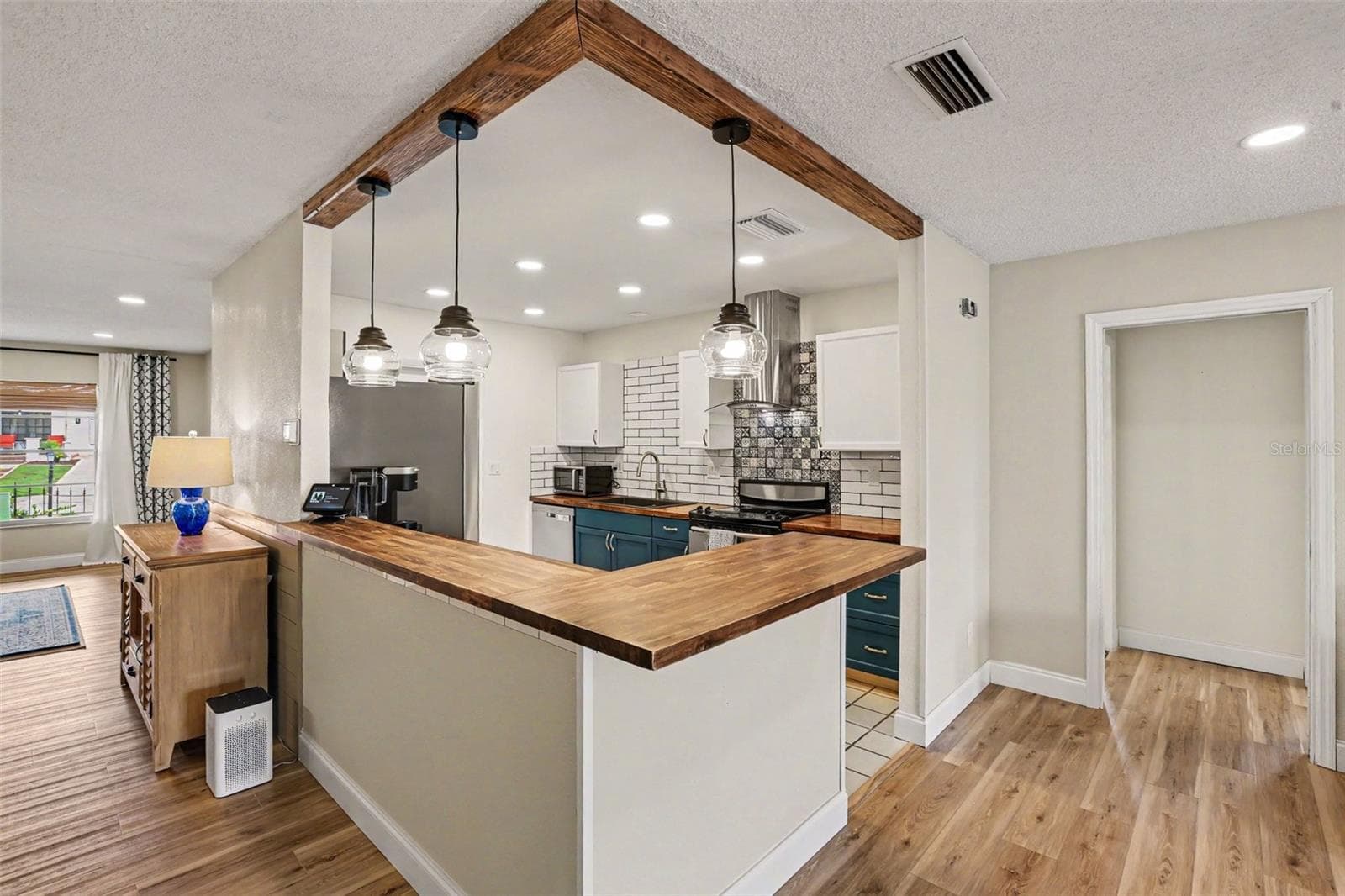 Single Family Residence at 385 CLUB MANOR DR, SUN CITY CENTER, photo 3 of 32