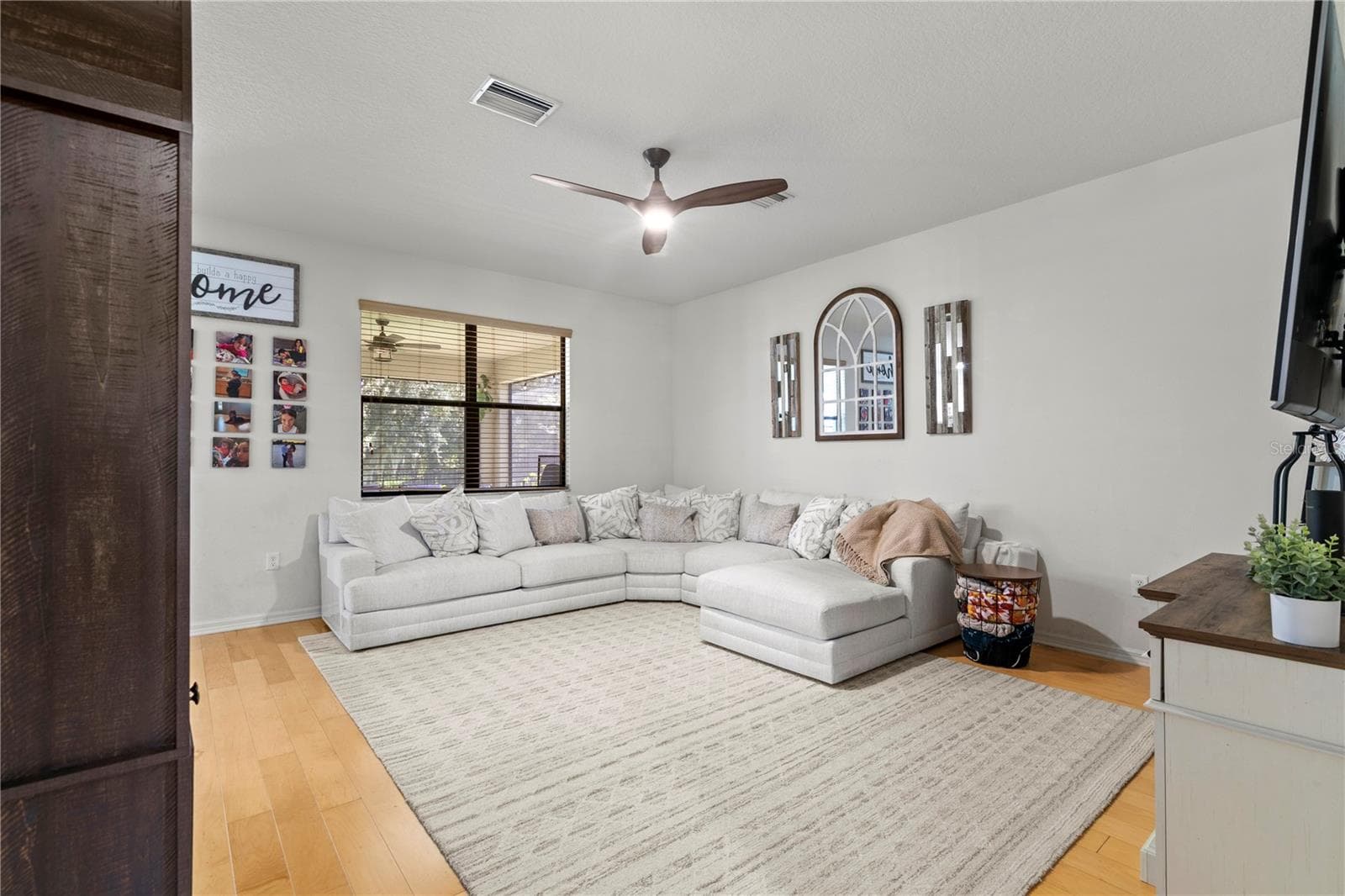 Single Family Residence at 7931 HAMPTON LAKE DR, TAMPA, photo 12 of 35