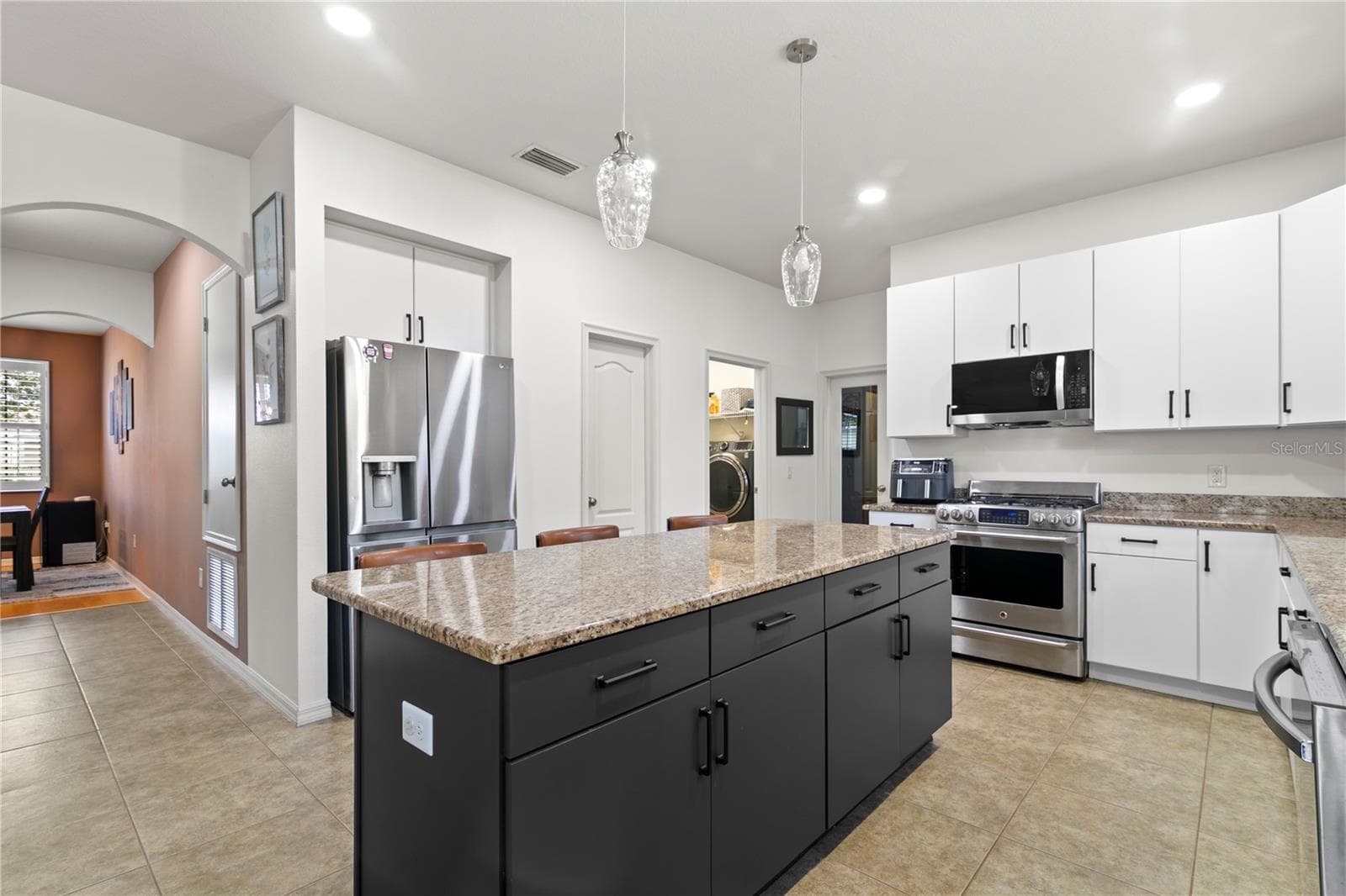 Single Family Residence at 7931 HAMPTON LAKE DR, TAMPA, photo 17 of 35