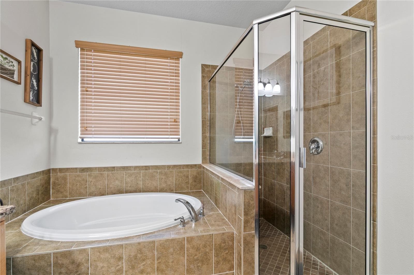 Single Family Residence at 7931 HAMPTON LAKE DR, TAMPA, photo 27 of 35