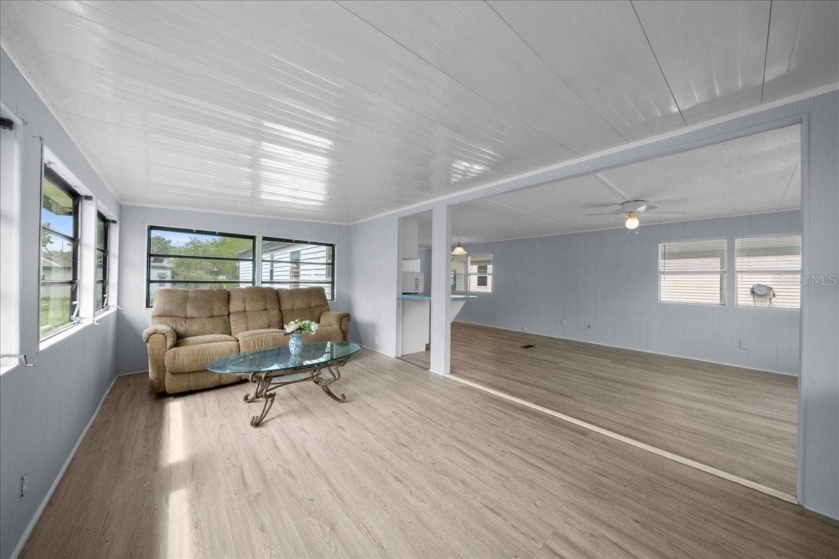 Living Room - 1314 TEAKWOOD LN, LADY LAKE
