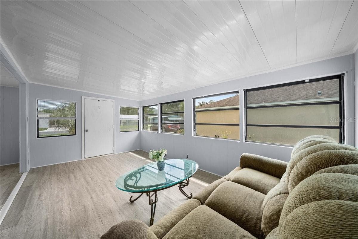 Vinyl Plank Flooring - 1314 TEAKWOOD LN, LADY LAKE