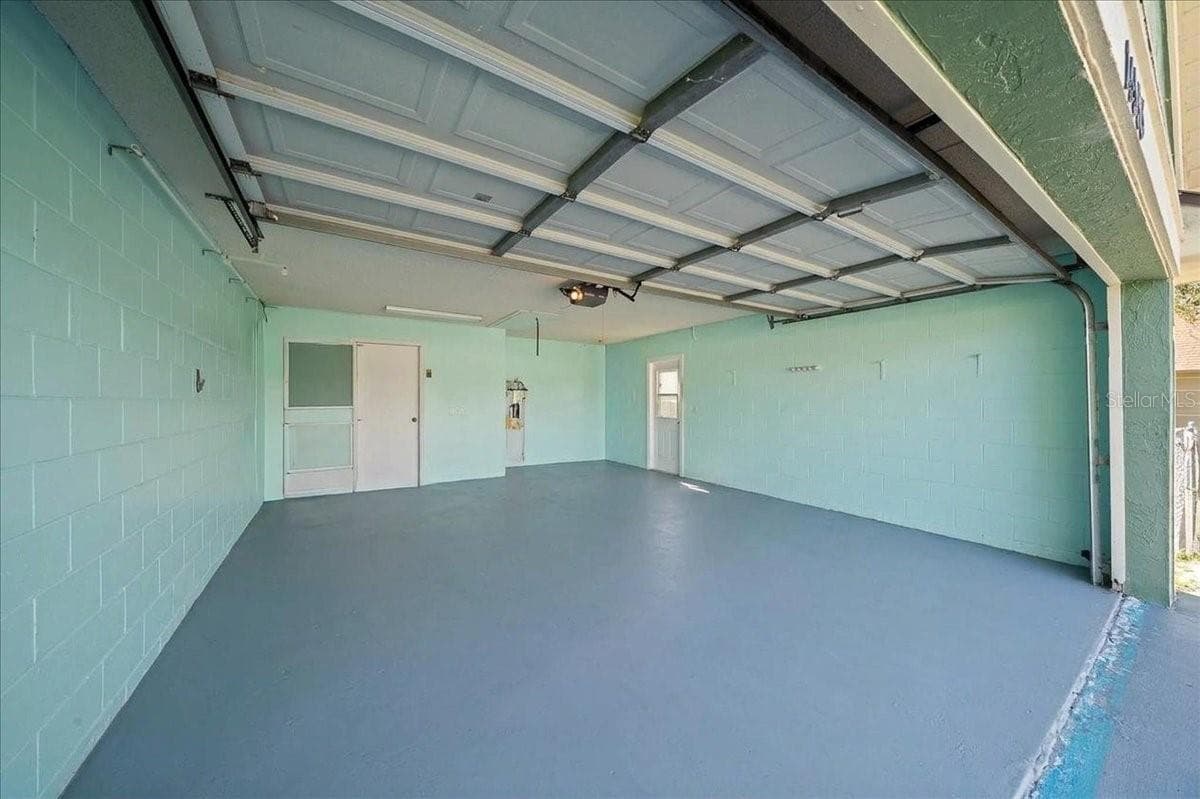 Freshly Painted Garage - 14993 SW 38TH CIR, OCALA