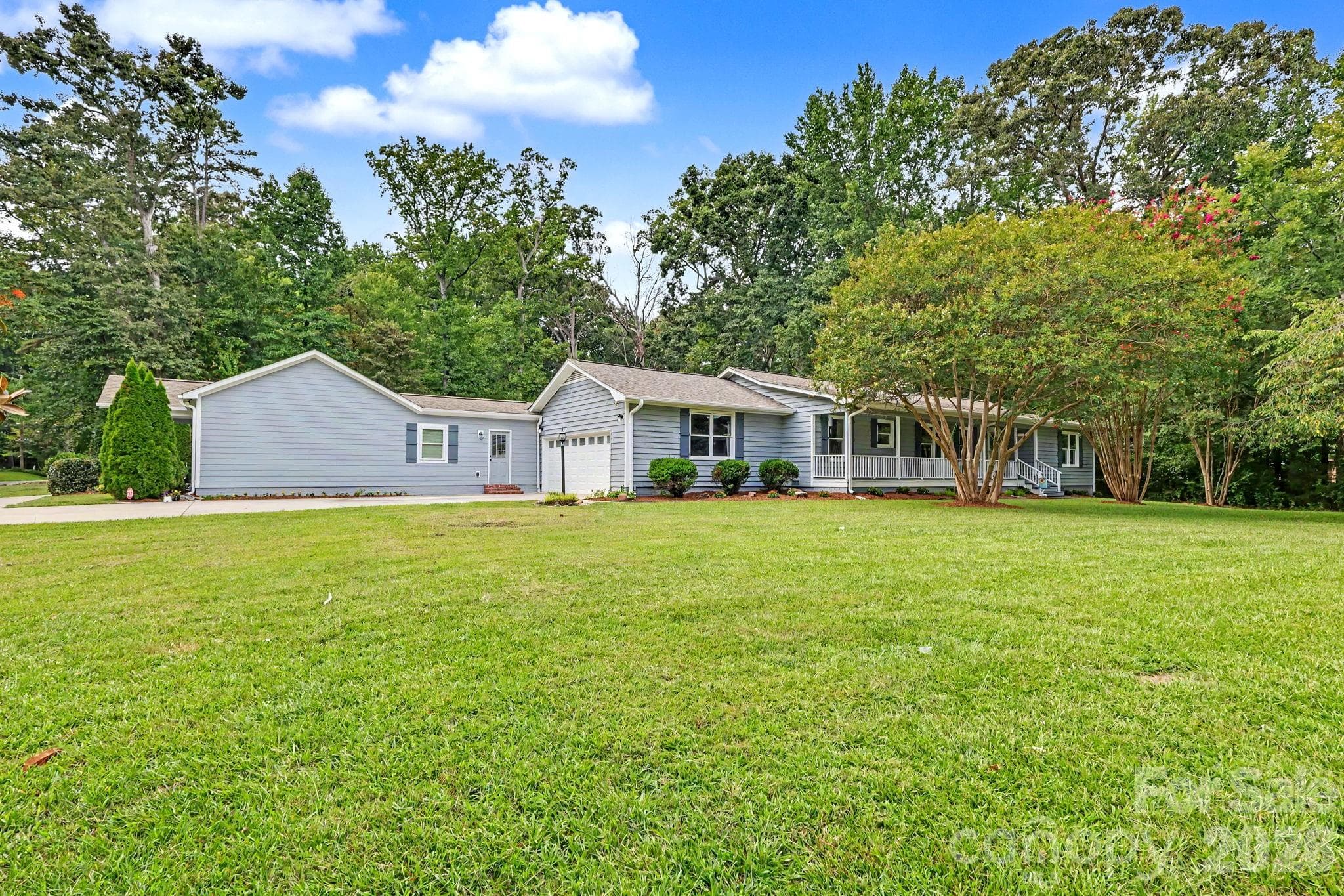 Single Family Residence at 3201 Fairforest Drive, Matthews, photo 2 of 33