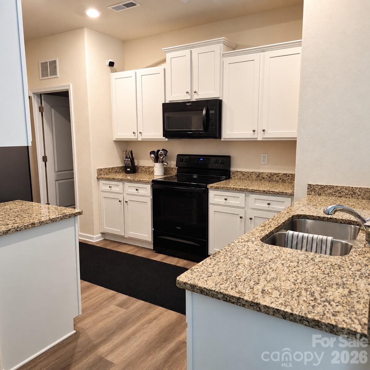 Single Family Residence at 8623 Ballard Hills Court, Charlotte, photo 8 of 16