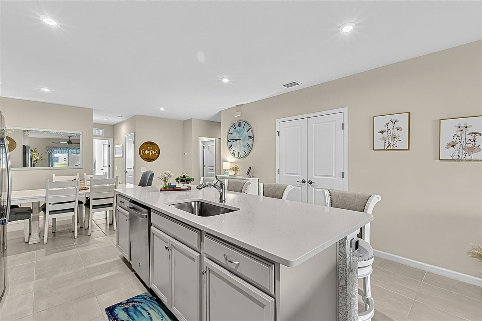 kitchen island - 16363 COCONUT PALM DR, PORT CHARLOTTE