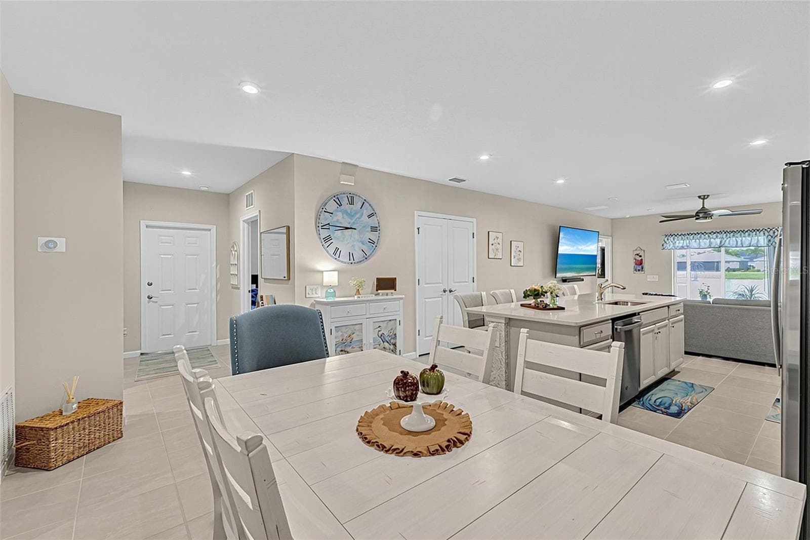 dining room looking towards entry - 16363 COCONUT PALM DR, PORT CHARLOTTE