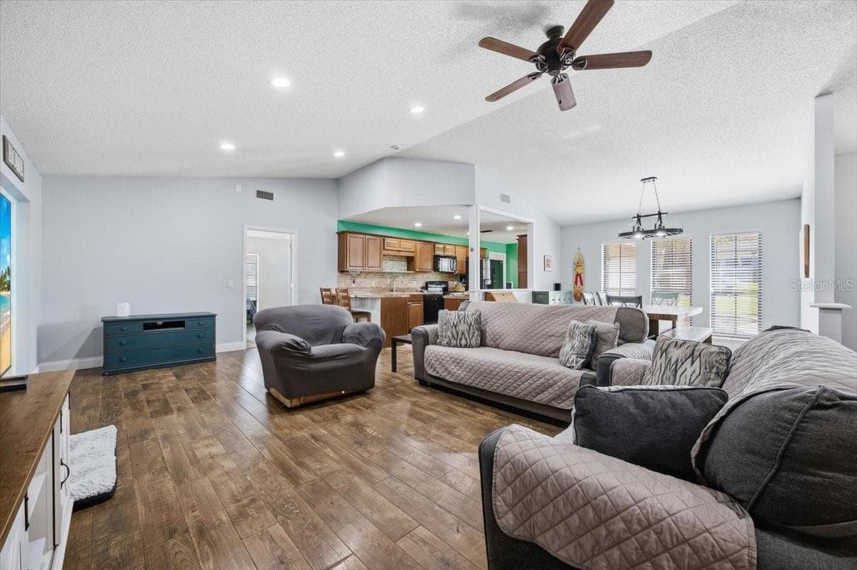 Single Family Residence at 7926 W RIDGE POINTE DR, LAKELAND, photo 11 of 30