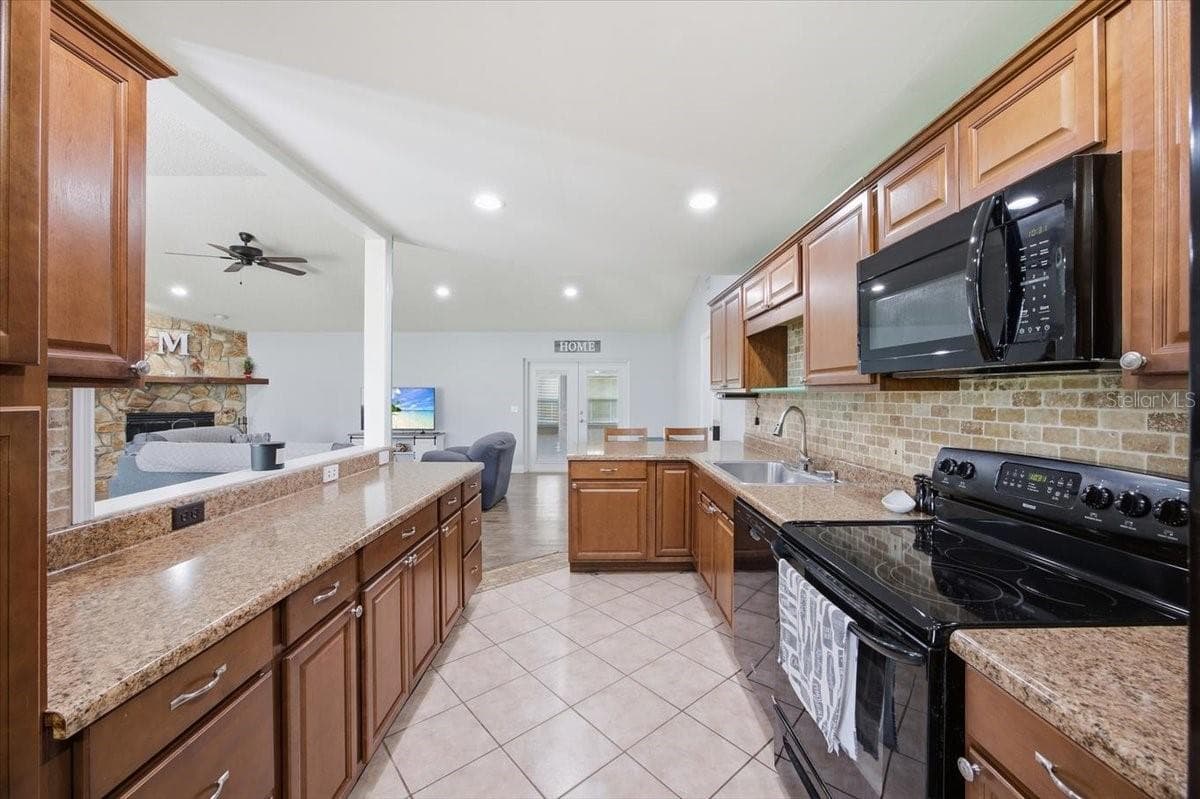 Single Family Residence at 7926 W RIDGE POINTE DR, LAKELAND, photo 16 of 30