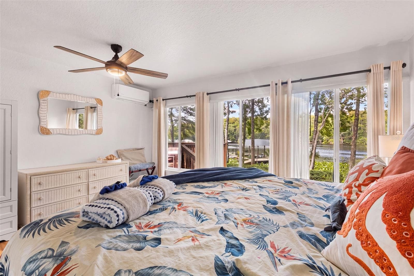 Guest room #1 - 15645 NW 46TH LN, CHIEFLAND
