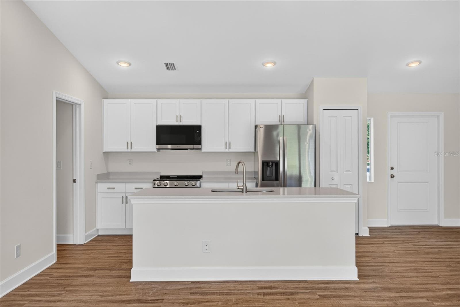 Quartz countertops - 23429 WICKENS AVE, PORT CHARLOTTE