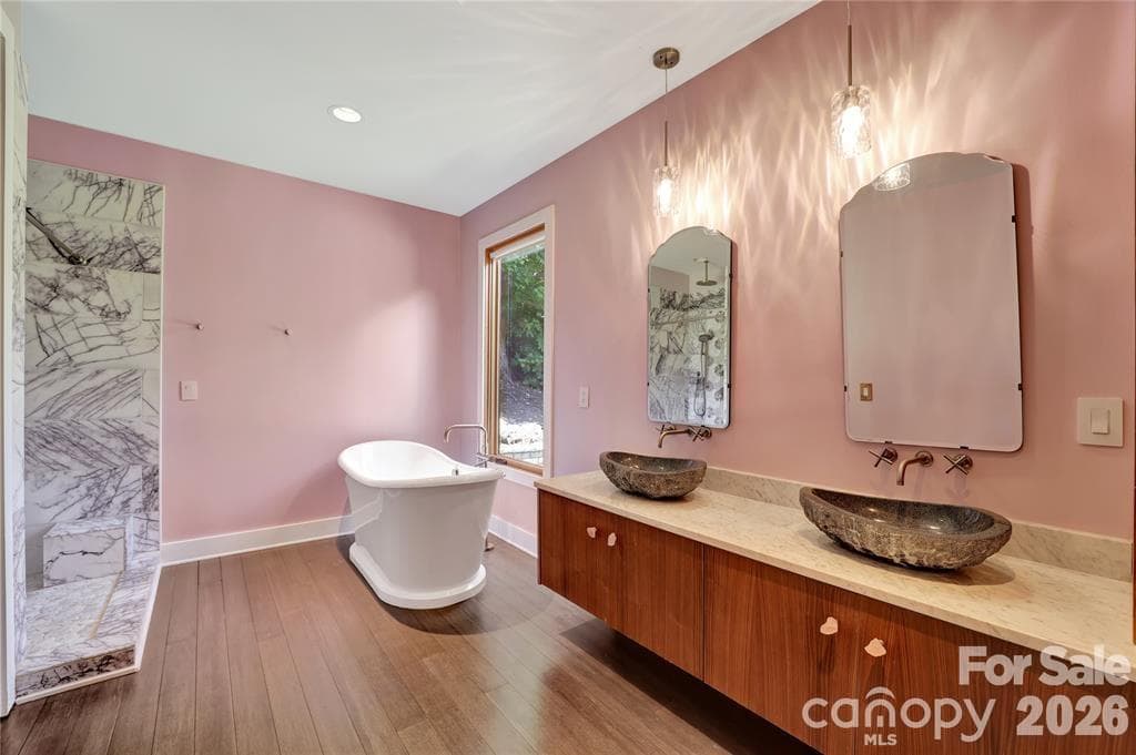 Complete with a 6ft enameled cast-iron tub which stays hot for hours! - 8 Nottingham Drive, Candler