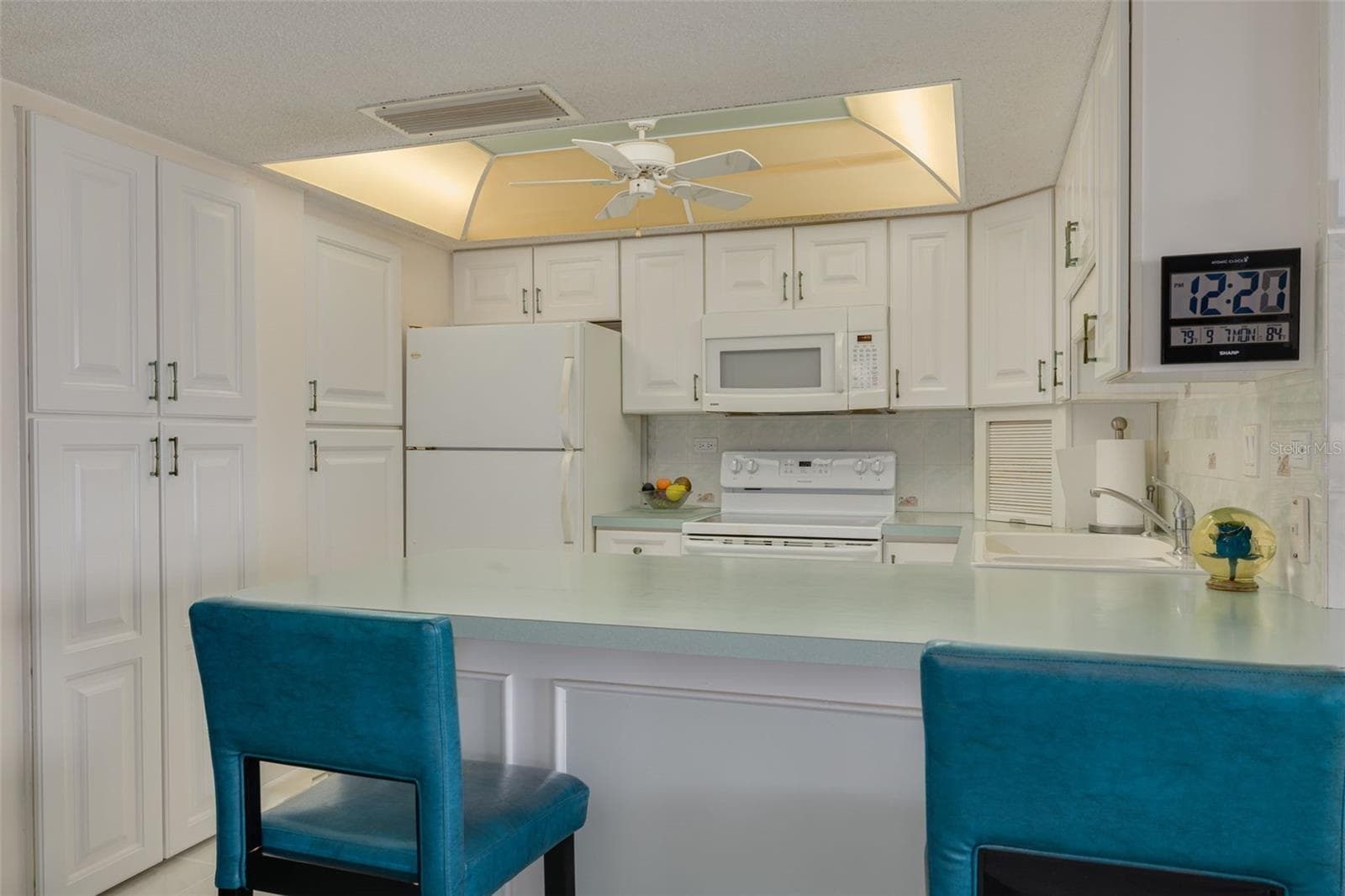 Condominium at 450 TREASURE ISLAND CSWY #201, TREASURE ISLAND, photo 6 of 30