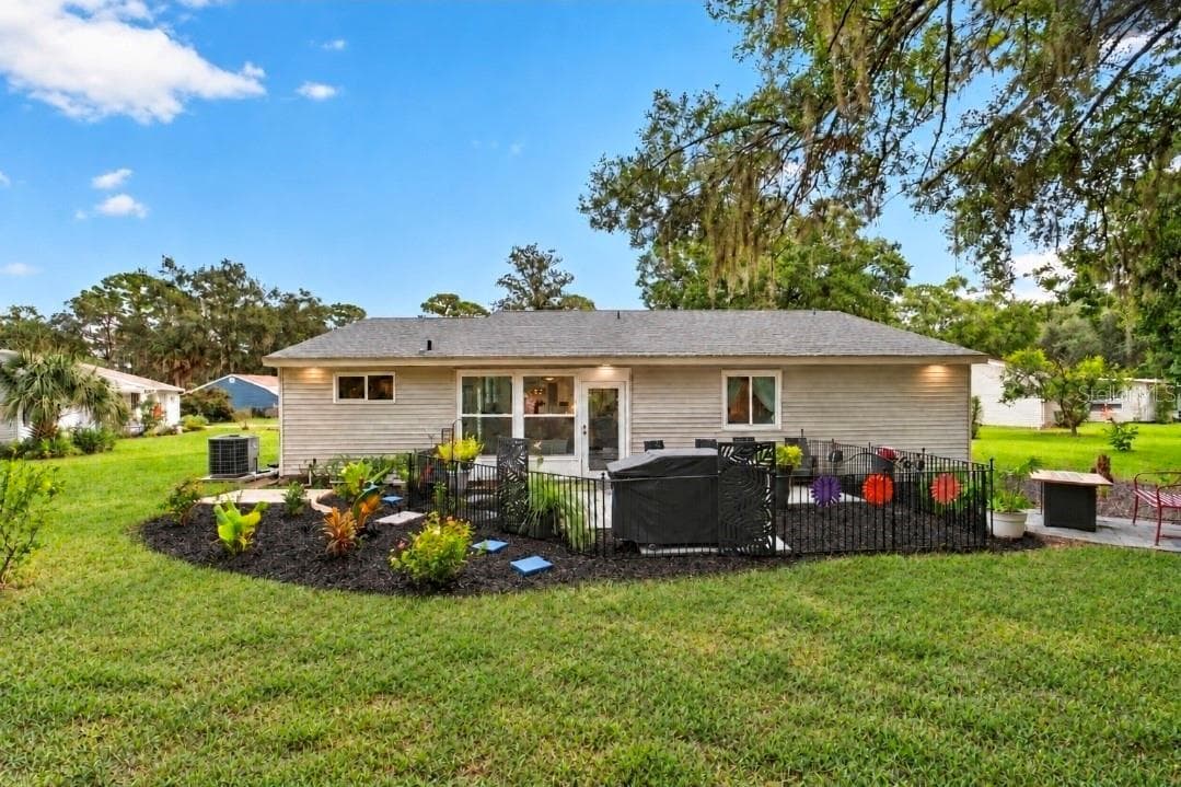 Your outside Serenity awaits. Pet Friendly home, yard and community - 9282 SW 109TH LN, OCALA