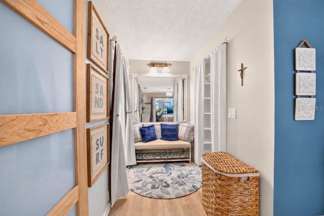 Seated bench for more room to curl up with a great book, relax or entertain all year. - 9282 SW 109TH LN, OCALA