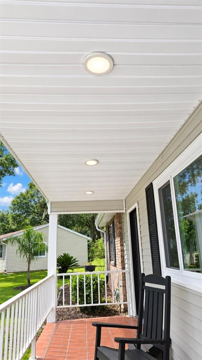 Inviting front porch for morning sunrise coffee or just rocking in your rocking chairs - 9282 SW 109TH LN, OCALA