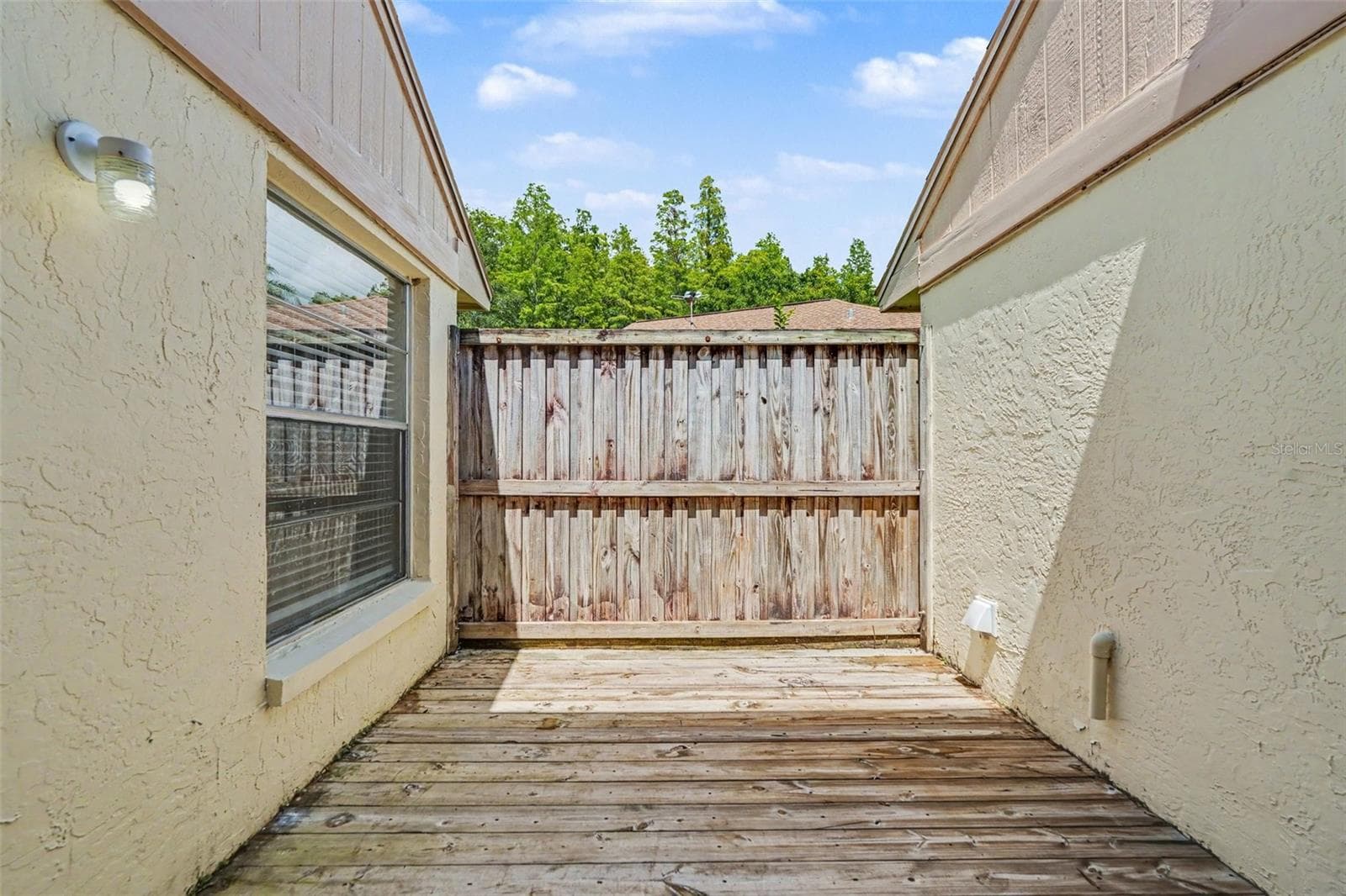 Single Family Residence at 5953 BIRCHWOOD DR, TAMPA, photo 18 of 21