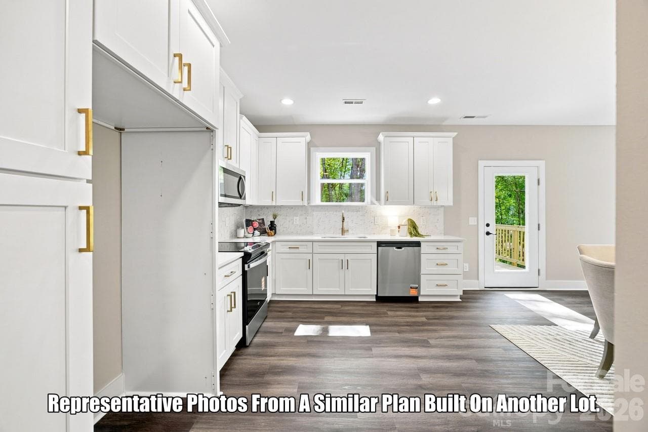 Single Family Residence at 2213 W Seventh Avenue, Gastonia, photo 6 of 27
