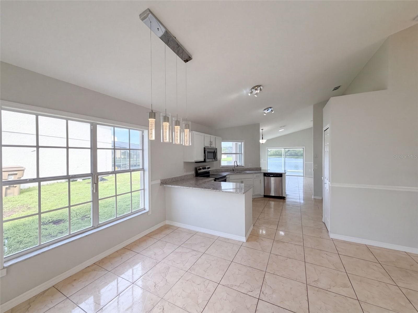 Single Family Residence at 225 SOUTHBRIDGE CIR, KISSIMMEE, photo 16 of 37