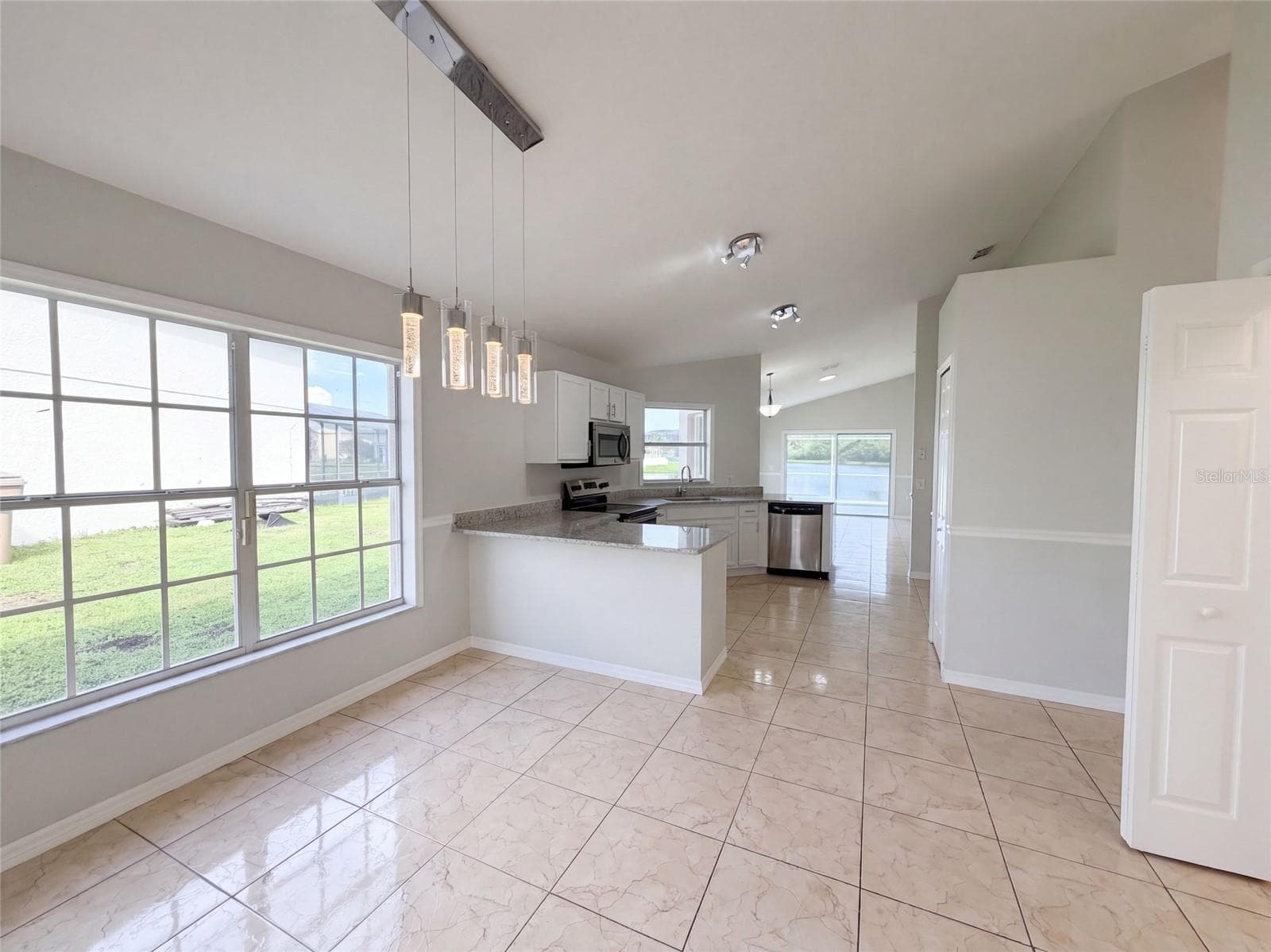 Single Family Residence at 225 SOUTHBRIDGE CIR, KISSIMMEE, photo 29 of 37