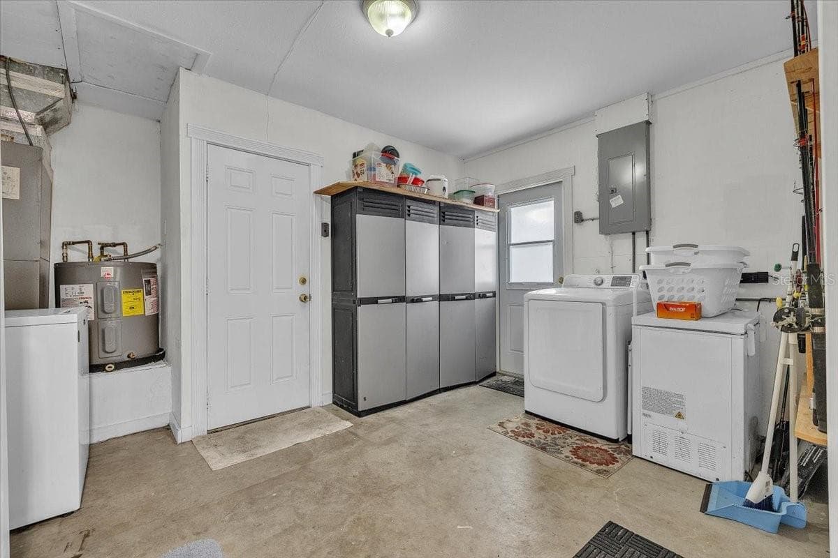 Single Family Residence at 2947 ARGYLE RD, VENICE, photo 44 of 62