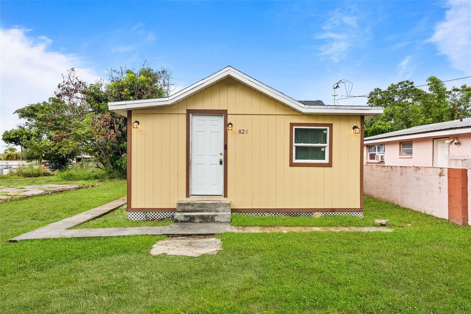 828 BOOKER AVE