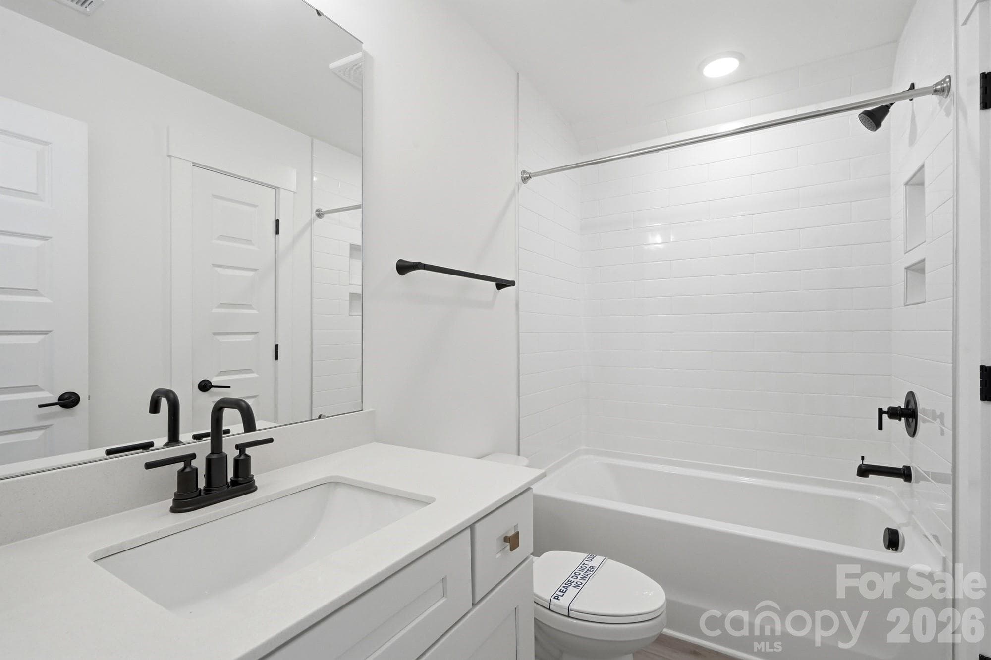 Upper level bath - 5064 McLaughlin Loop, Waxhaw
