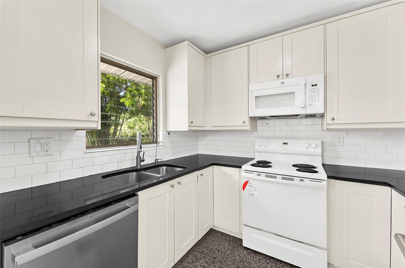 Single Family Residence at 2488 DAVIS BLVD, SARASOTA, photo 12 of 47