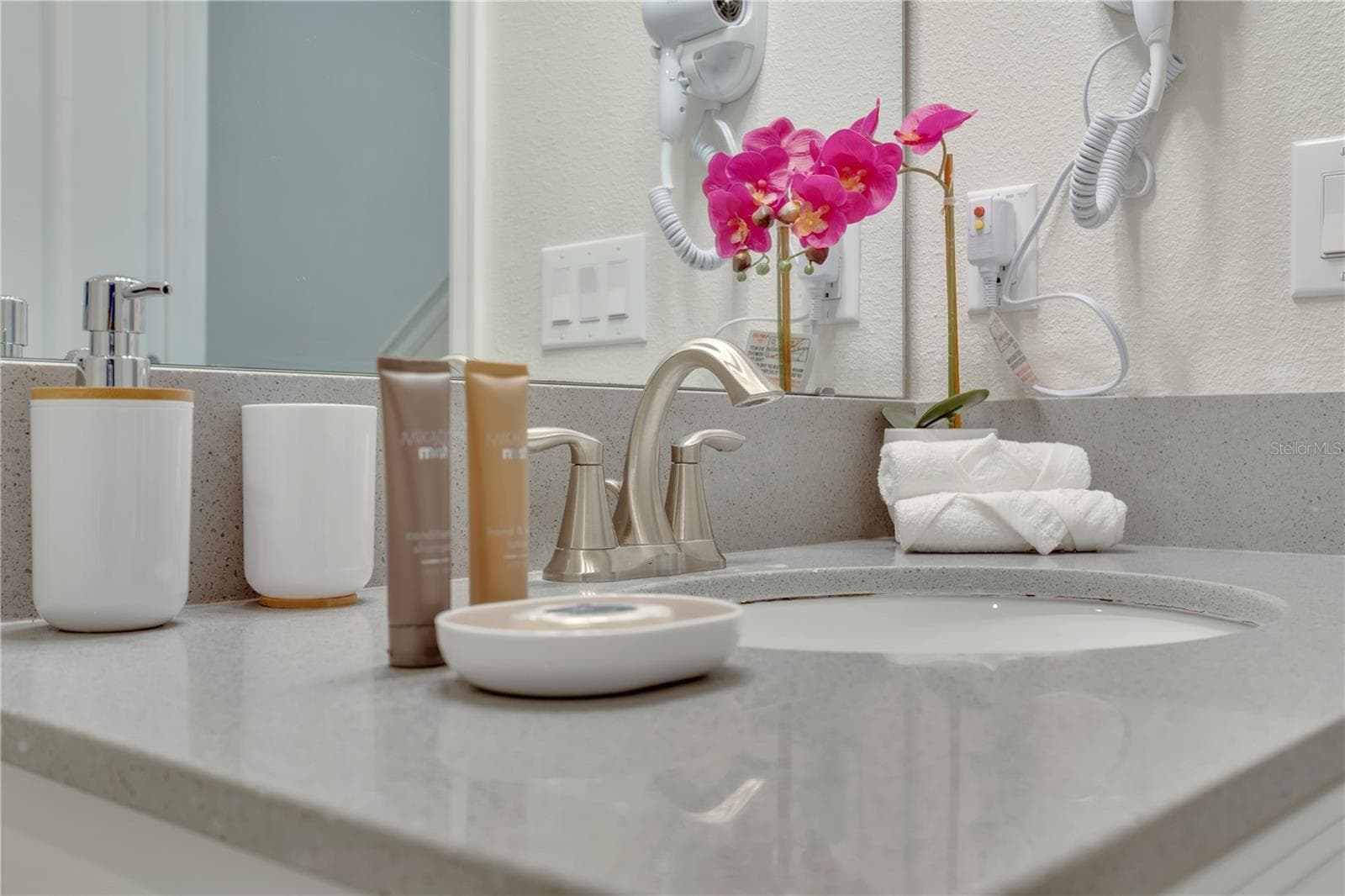 1st. Floor Bathroom - 1557 SANDBAGGER DR, DAVENPORT