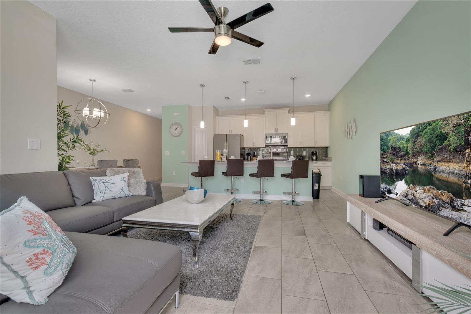 Living Room - 1557 SANDBAGGER DR, DAVENPORT