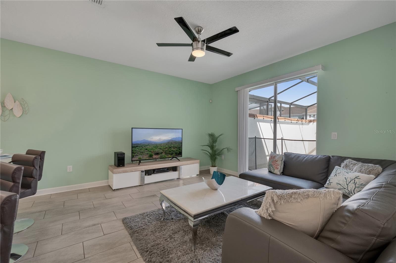 Living Room - 1557 SANDBAGGER DR, DAVENPORT
