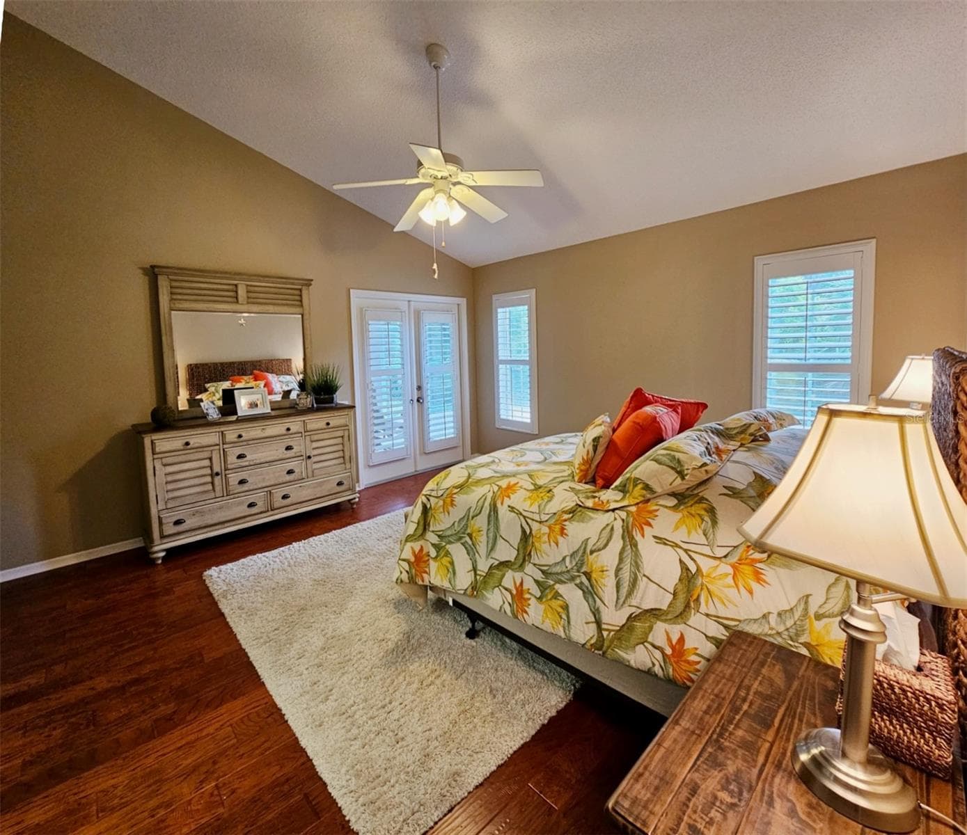 Large Primary bedroom with ensuite bathroom - 8351 CREEKVIEW LN, ENGLEWOOD
